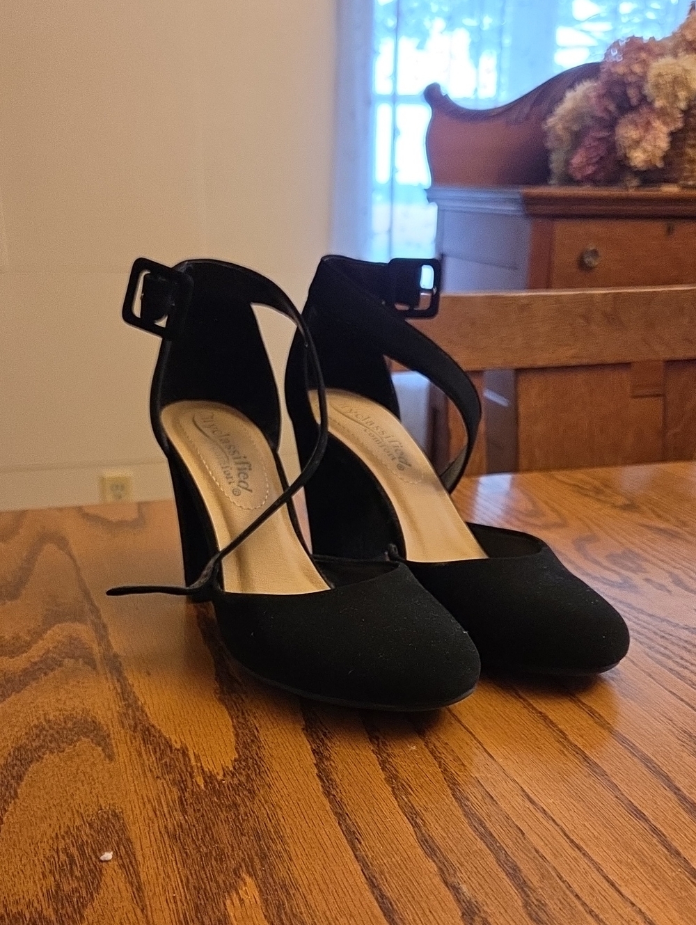 Cityclassified Black Cross-Strap Ankle-Heel Pumps